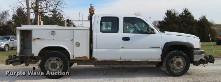 image for item DG3762 2005 Chevrolet Silverado 2500HD Ext. Cab pickup truck