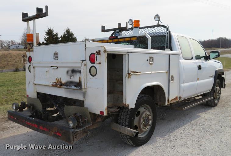 image for item DG3762 2005 Chevrolet Silverado 2500HD Ext. Cab pickup truck