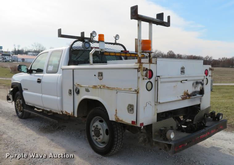 image for item DG3762 2005 Chevrolet Silverado 2500HD Ext. Cab pickup truck