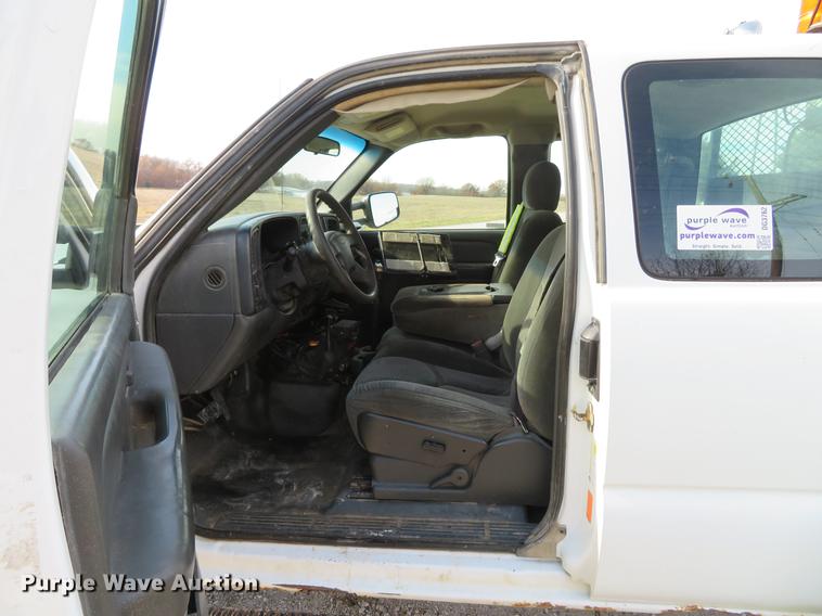 image for item DG3762 2005 Chevrolet Silverado 2500HD Ext. Cab pickup truck