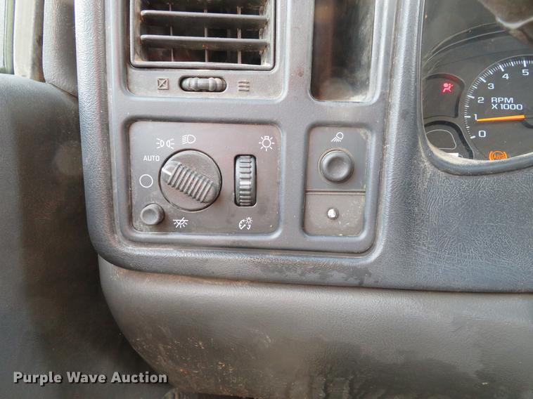 image for item DG3762 2005 Chevrolet Silverado 2500HD Ext. Cab pickup truck