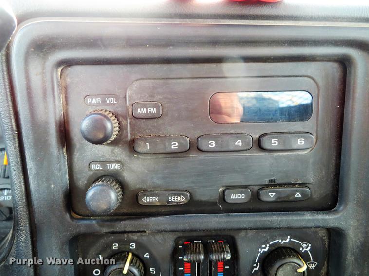 image for item DG3762 2005 Chevrolet Silverado 2500HD Ext. Cab pickup truck