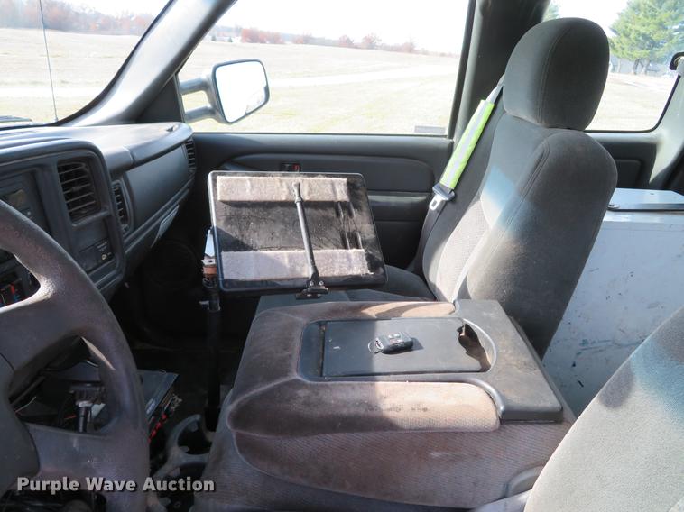 image for item DG3762 2005 Chevrolet Silverado 2500HD Ext. Cab pickup truck