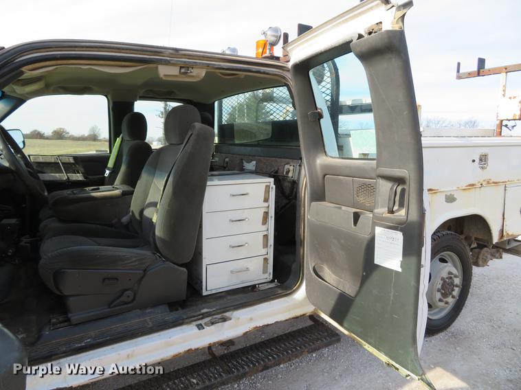 image for item DG3762 2005 Chevrolet Silverado 2500HD Ext. Cab pickup truck