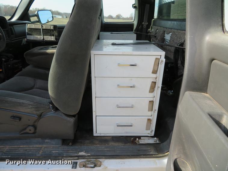 image for item DG3762 2005 Chevrolet Silverado 2500HD Ext. Cab pickup truck