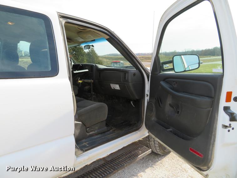 image for item DG3762 2005 Chevrolet Silverado 2500HD Ext. Cab pickup truck