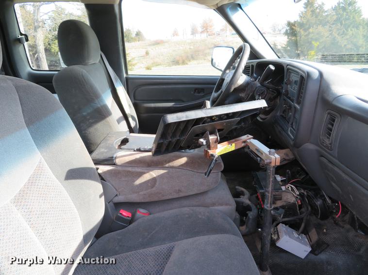 image for item DG3762 2005 Chevrolet Silverado 2500HD Ext. Cab pickup truck