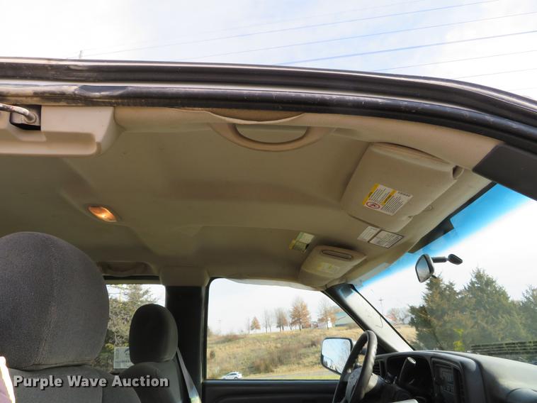 image for item DG3762 2005 Chevrolet Silverado 2500HD Ext. Cab pickup truck