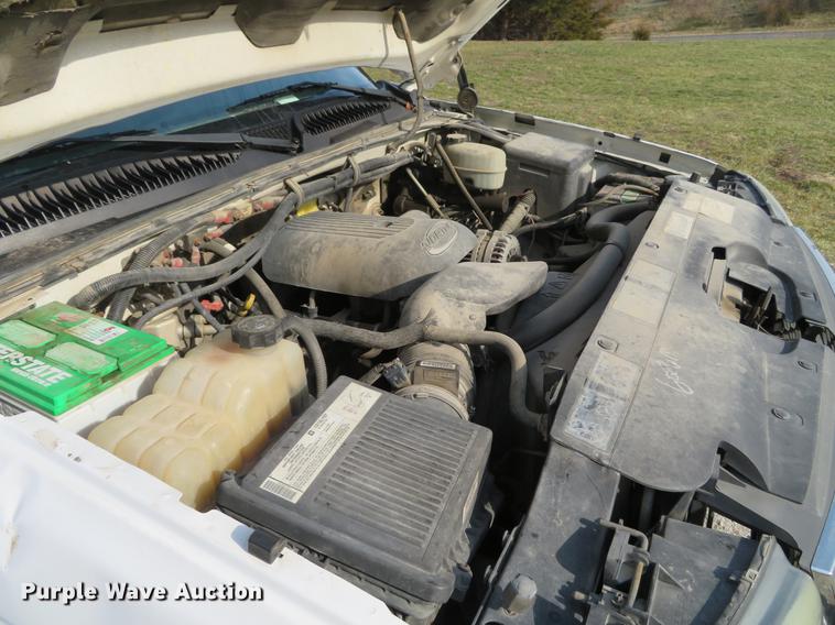 image for item DG3762 2005 Chevrolet Silverado 2500HD Ext. Cab pickup truck