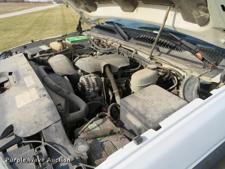 image for item DG3762 2005 Chevrolet Silverado 2500HD Ext. Cab pickup truck