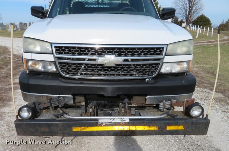 image for item DG3762 2005 Chevrolet Silverado 2500HD Ext. Cab pickup truck
