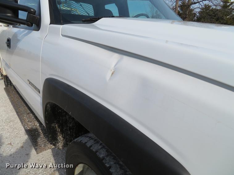 image for item DG3762 2005 Chevrolet Silverado 2500HD Ext. Cab pickup truck