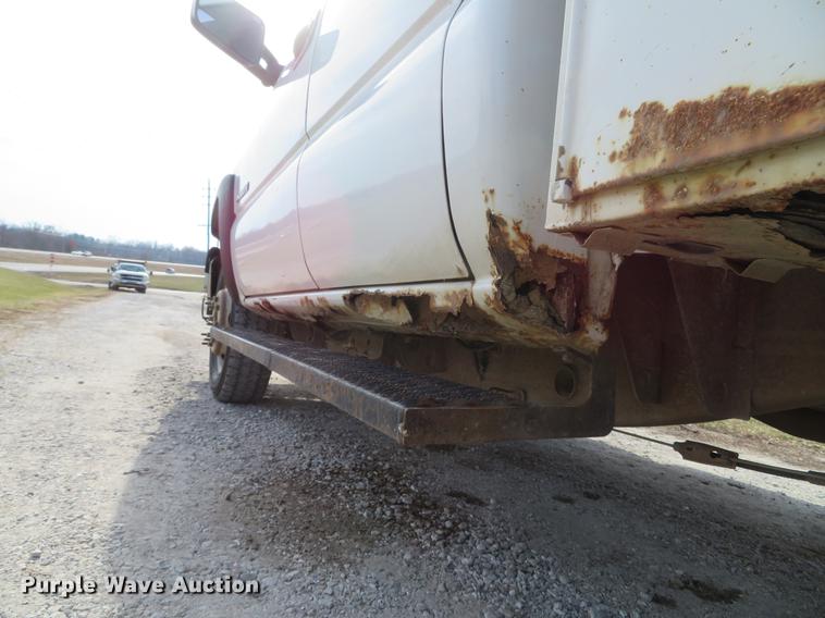 image for item DG3762 2005 Chevrolet Silverado 2500HD Ext. Cab pickup truck