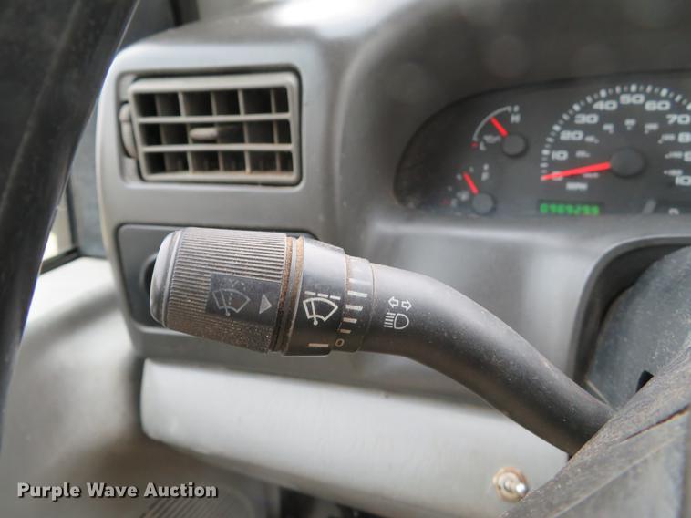 image for item DG3763 2004 Ford F350 Super Duty XL Crew Cab pickup truck