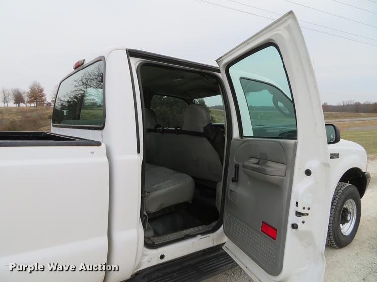 image for item DG3763 2004 Ford F350 Super Duty XL Crew Cab pickup truck