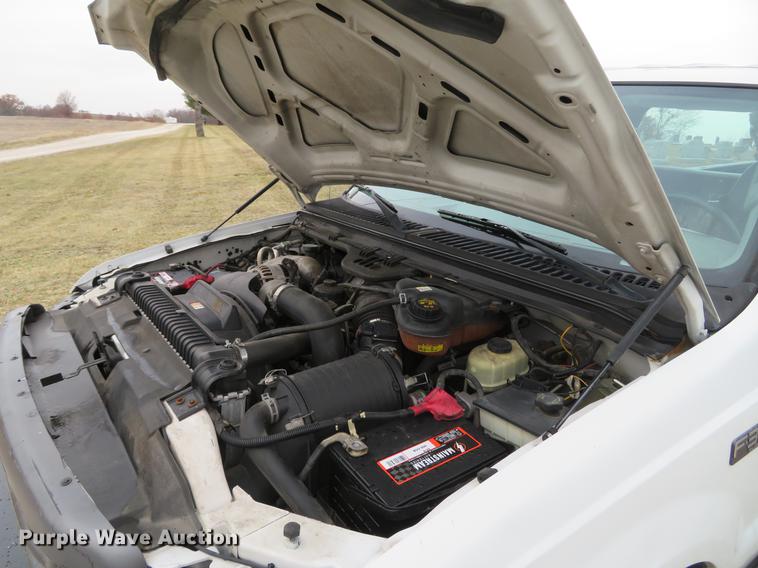 image for item DG3763 2004 Ford F350 Super Duty XL Crew Cab pickup truck