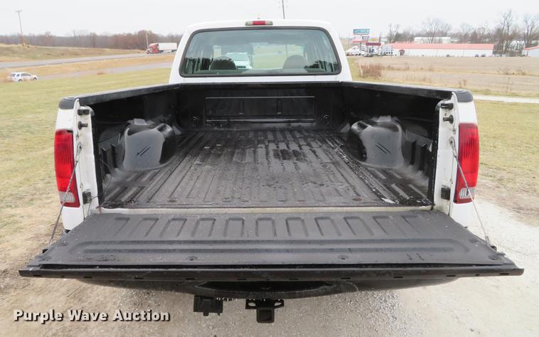 image for item DG3763 2004 Ford F350 Super Duty XL Crew Cab pickup truck