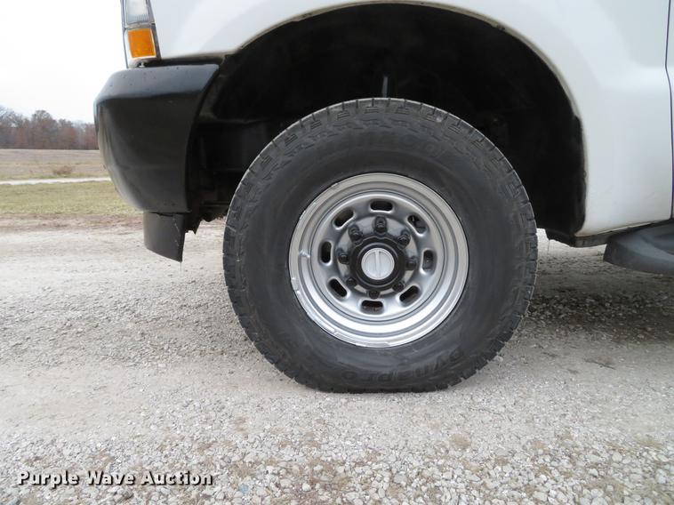 image for item DG3763 2004 Ford F350 Super Duty XL Crew Cab pickup truck