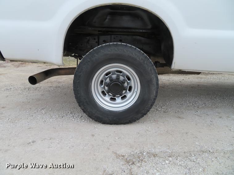 image for item DG3763 2004 Ford F350 Super Duty XL Crew Cab pickup truck