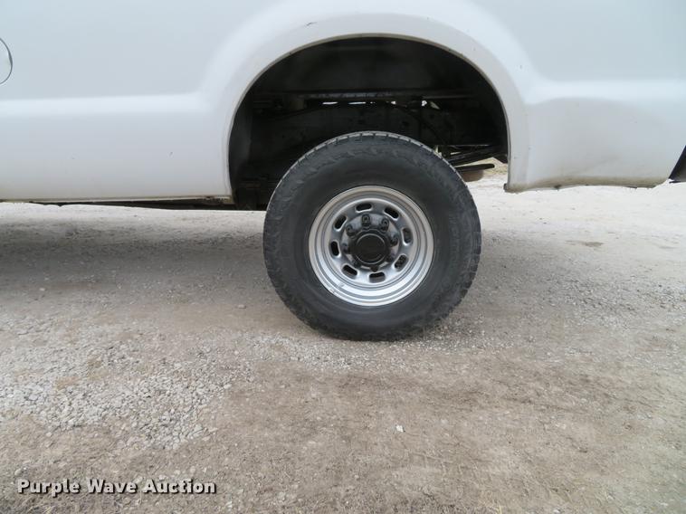 image for item DG3763 2004 Ford F350 Super Duty XL Crew Cab pickup truck