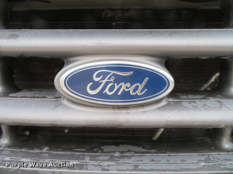 image for item DG3763 2004 Ford F350 Super Duty XL Crew Cab pickup truck