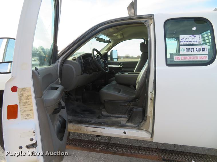image for item DG3765 2008 Chevrolet Silverado 2500HD Ext. Cab utility bed pickup truck