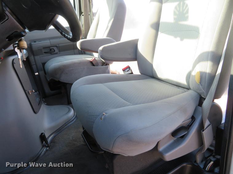 image for item DG3766 2010 Ford E350 Super Duty cab and chassis