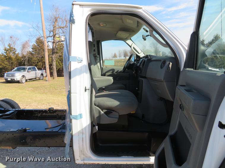 image for item DG3766 2010 Ford E350 Super Duty cab and chassis