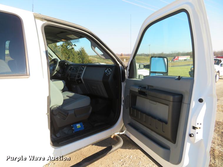 image for item DG3770 2014 Ford F250 Super Duty XLT Crew Cab pickup truck