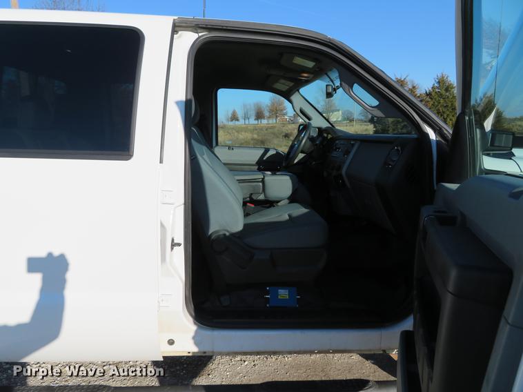 image for item DG3770 2014 Ford F250 Super Duty XLT Crew Cab pickup truck