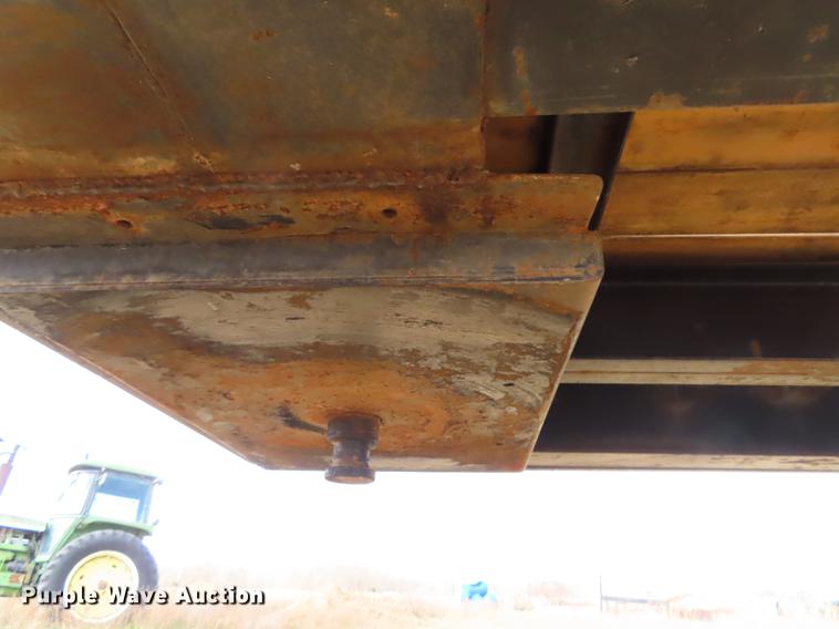 image for item DN9157 1995 Starlite drop deck trailer