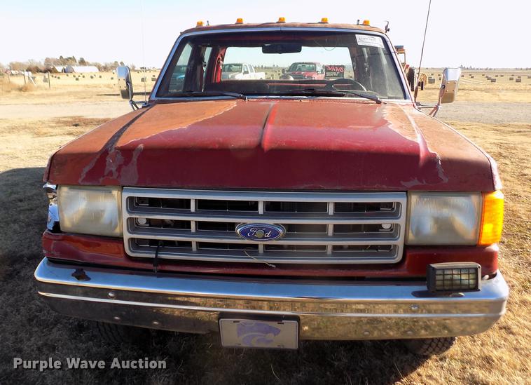 image for item DY9159 1989 Ford F350 Custom Crew Cab pickup truck