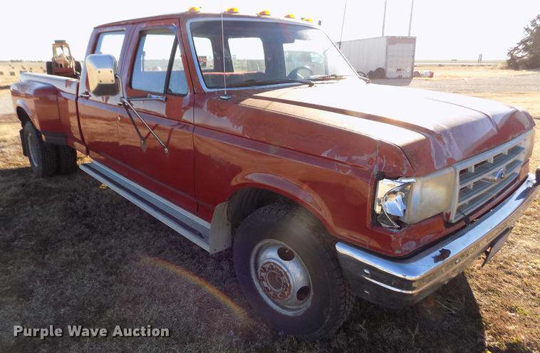 image for item DY9159 1989 Ford F350 Custom Crew Cab pickup truck