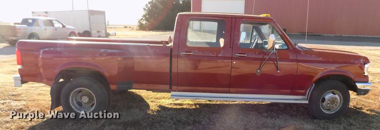 image for item DY9159 1989 Ford F350 Custom Crew Cab pickup truck