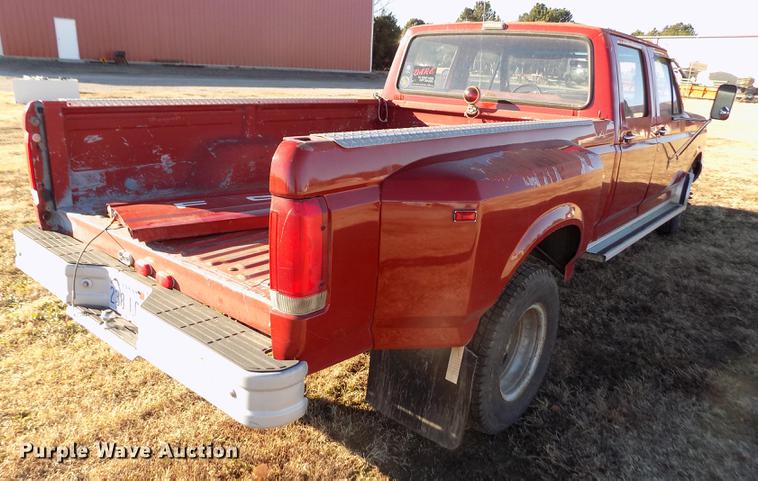 image for item DY9159 1989 Ford F350 Custom Crew Cab pickup truck