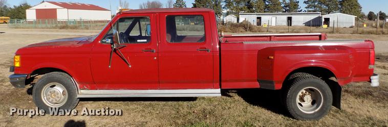 image for item DY9159 1989 Ford F350 Custom Crew Cab pickup truck