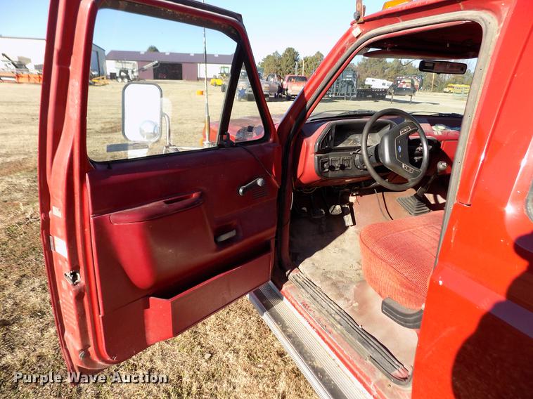 image for item DY9159 1989 Ford F350 Custom Crew Cab pickup truck