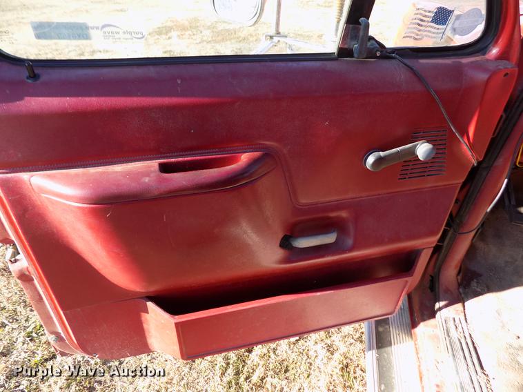 image for item DY9159 1989 Ford F350 Custom Crew Cab pickup truck