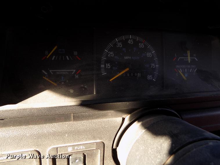 image for item DY9159 1989 Ford F350 Custom Crew Cab pickup truck