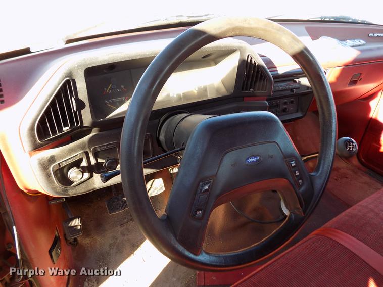 image for item DY9159 1989 Ford F350 Custom Crew Cab pickup truck