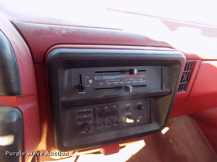 image for item DY9159 1989 Ford F350 Custom Crew Cab pickup truck