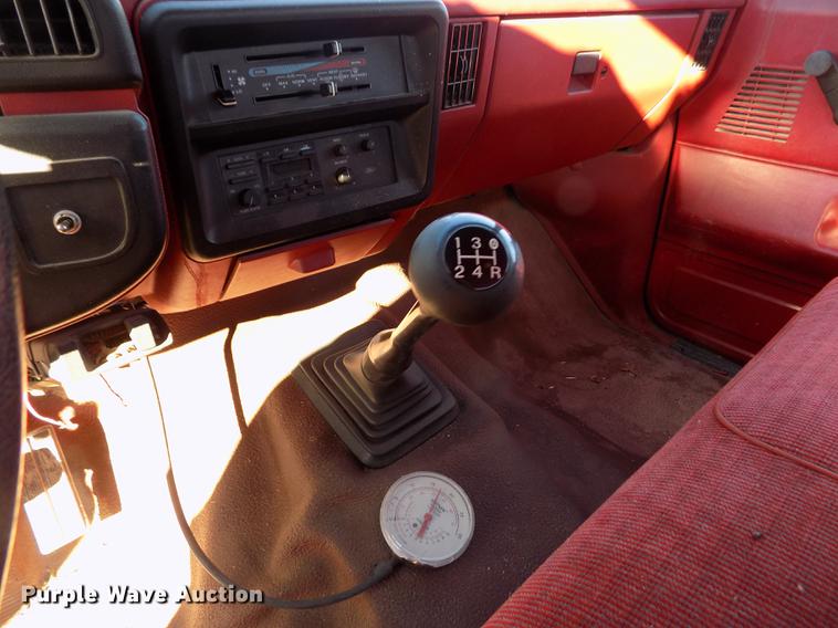 image for item DY9159 1989 Ford F350 Custom Crew Cab pickup truck