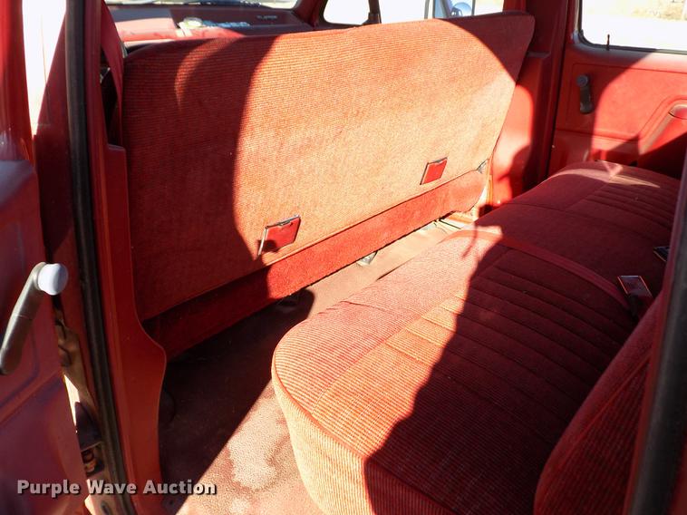 image for item DY9159 1989 Ford F350 Custom Crew Cab pickup truck