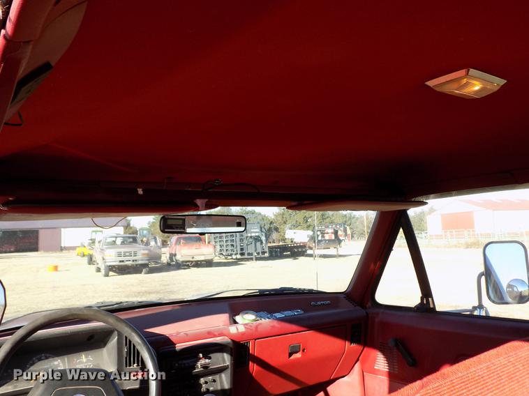 image for item DY9159 1989 Ford F350 Custom Crew Cab pickup truck