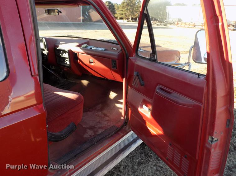 image for item DY9159 1989 Ford F350 Custom Crew Cab pickup truck