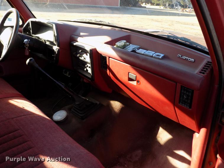 image for item DY9159 1989 Ford F350 Custom Crew Cab pickup truck