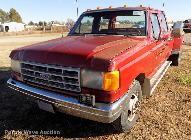 image for item DY9159 1989 Ford F350 Custom Crew Cab pickup truck