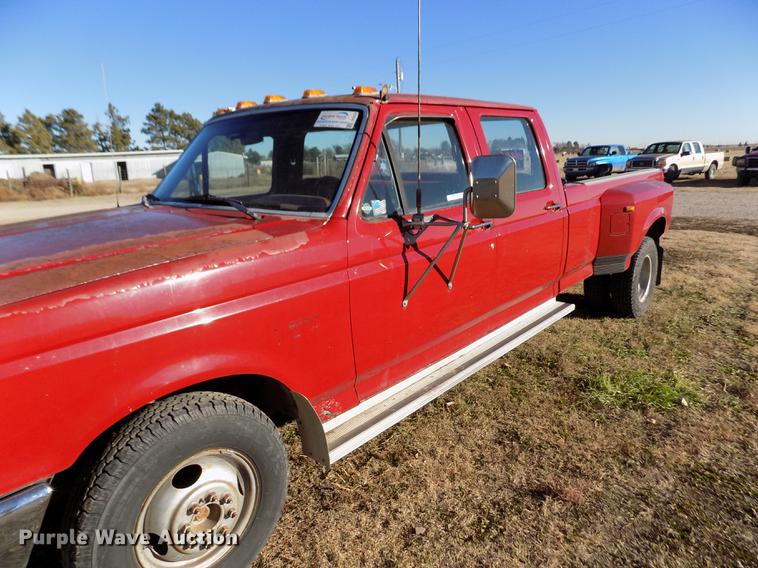 image for item DY9159 1989 Ford F350 Custom Crew Cab pickup truck