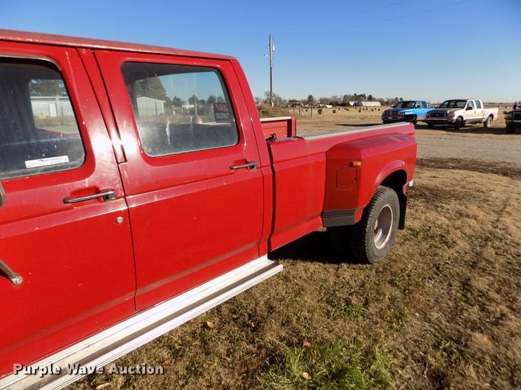 image for item DY9159 1989 Ford F350 Custom Crew Cab pickup truck
