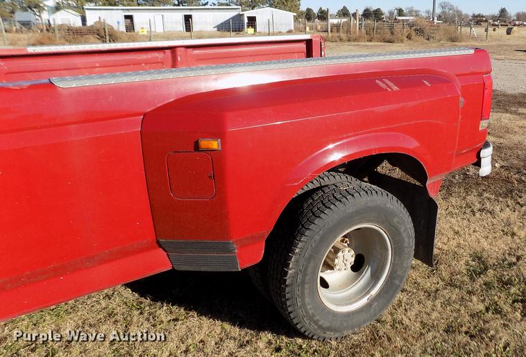 image for item DY9159 1989 Ford F350 Custom Crew Cab pickup truck